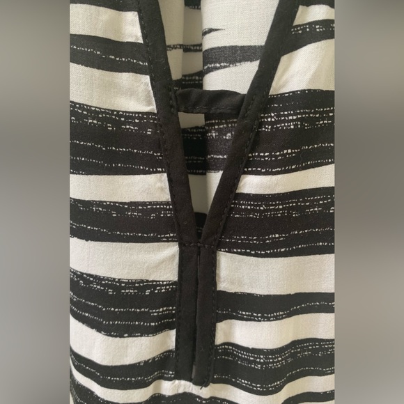 SZ SP Vix Paula Hermanny Black / White Zebra Stripe Cover-Up Kaftan - Picture 7 of 9